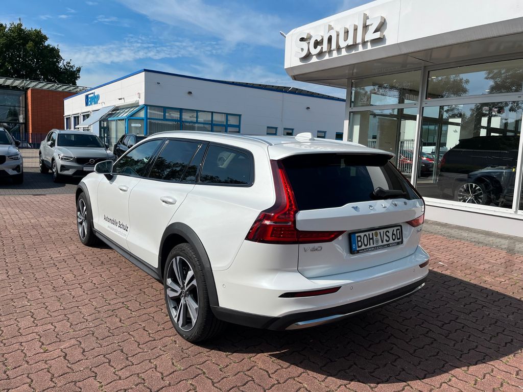 Volvo V60 Cross Country 2024