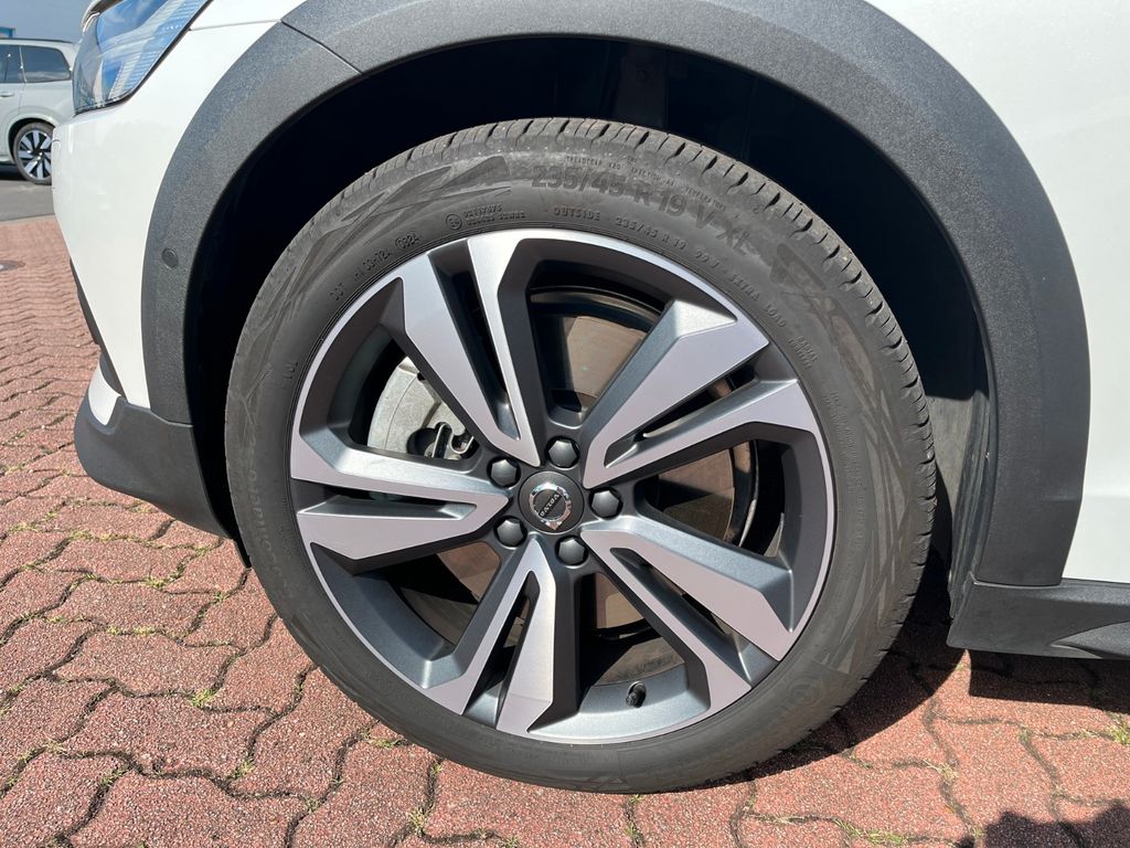 Volvo V60 Cross Country 2024