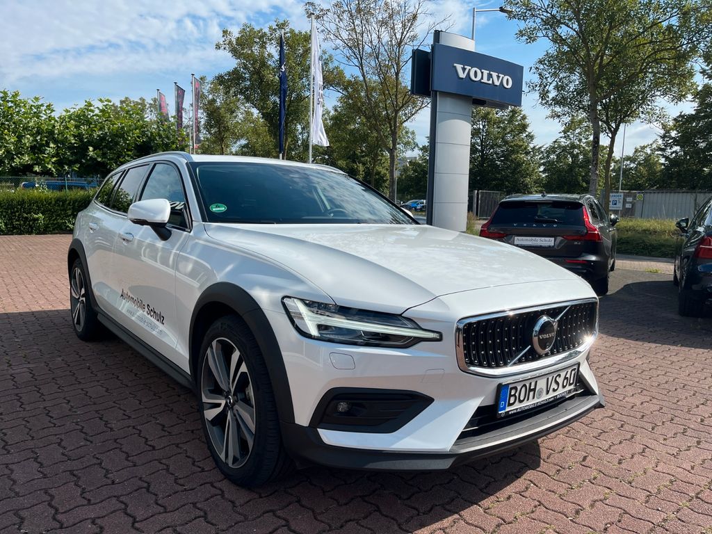 Volvo V60 Cross Country 2024