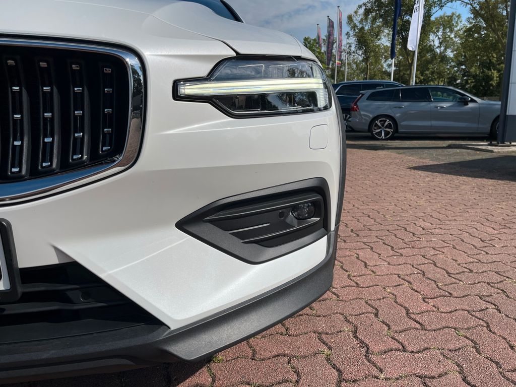 Volvo V60 Cross Country 2024