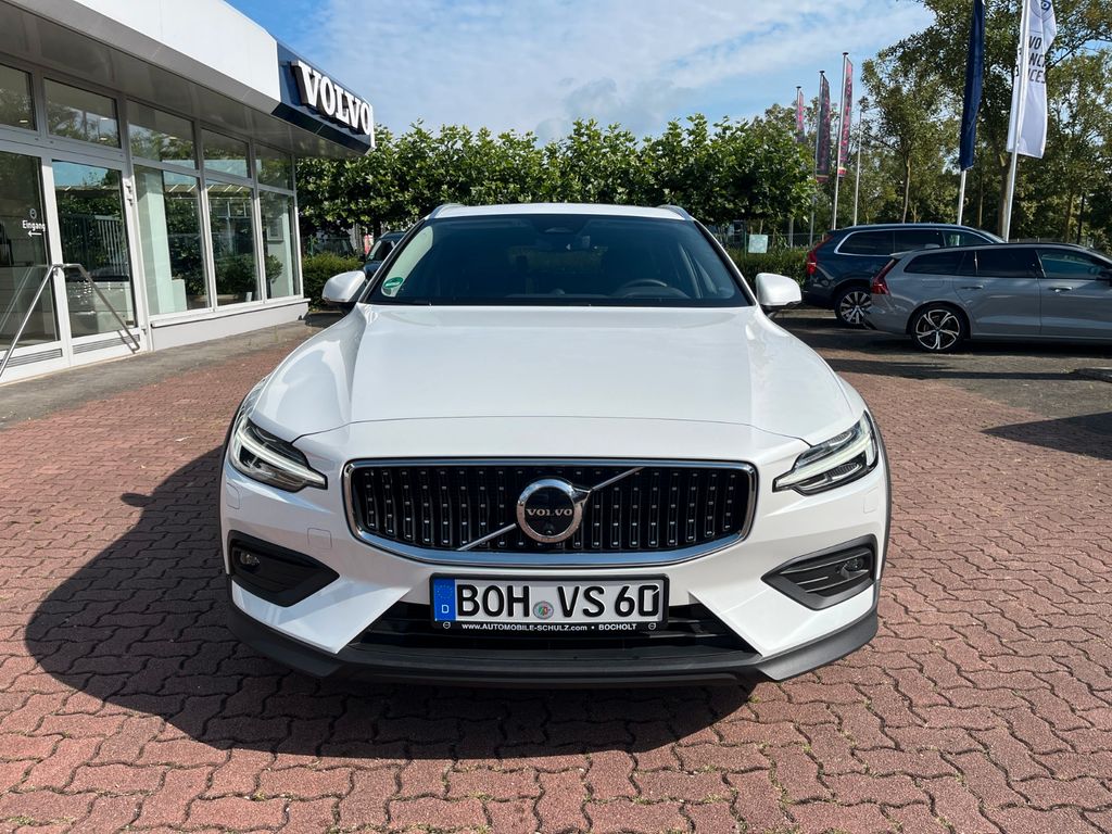 Volvo V60 Cross Country 2024