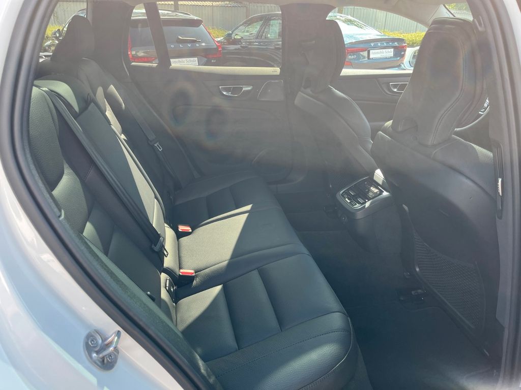 Volvo V60 Cross Country 2024