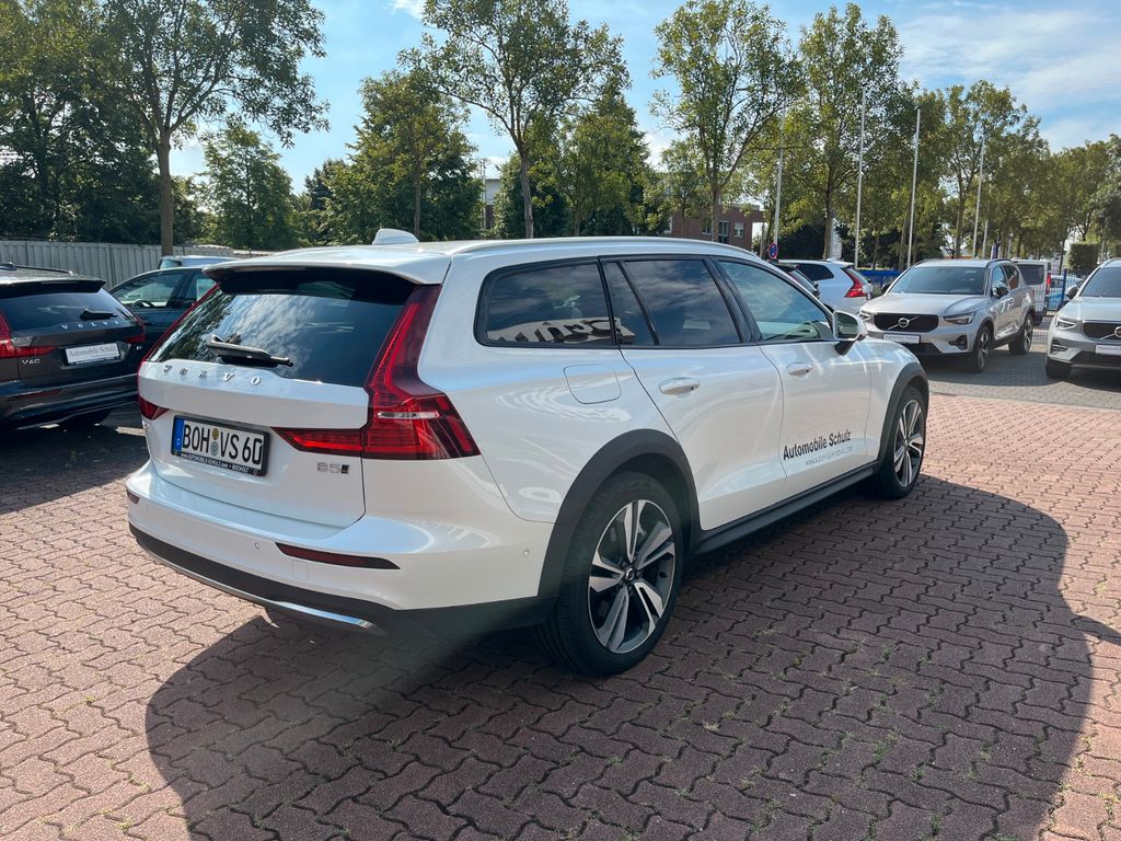 Volvo V60 Cross Country 2024