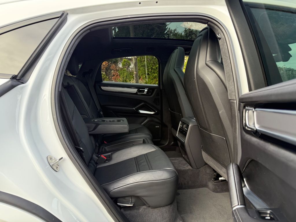 Porsche Cayenne 2021