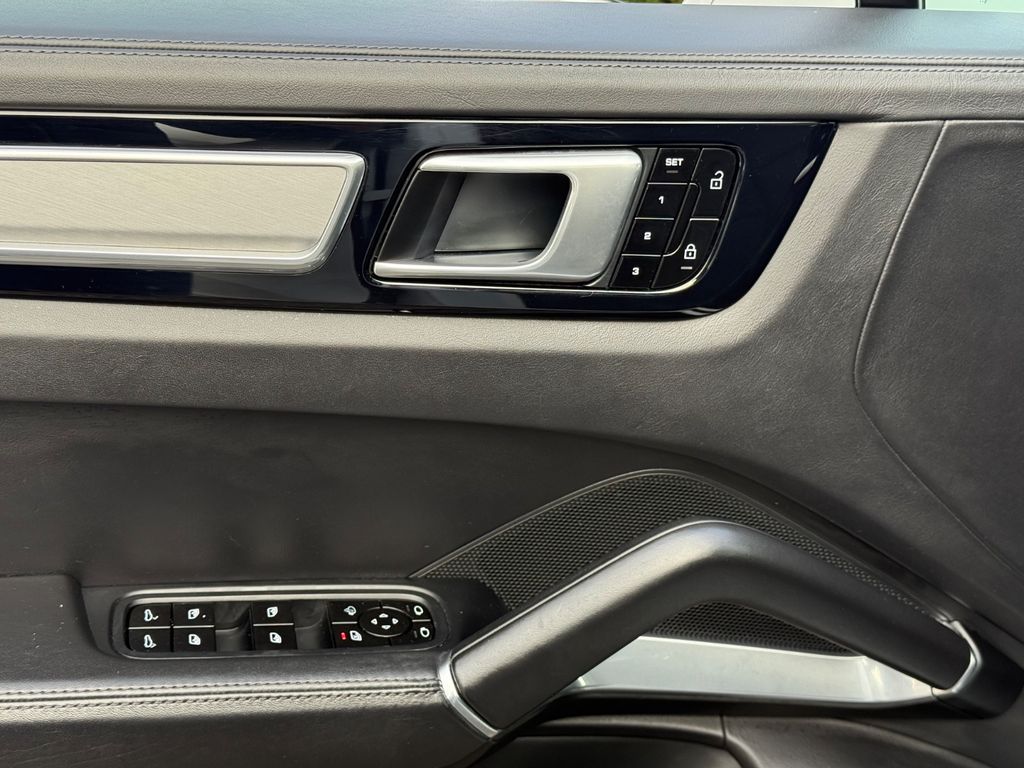 Porsche Cayenne 2021