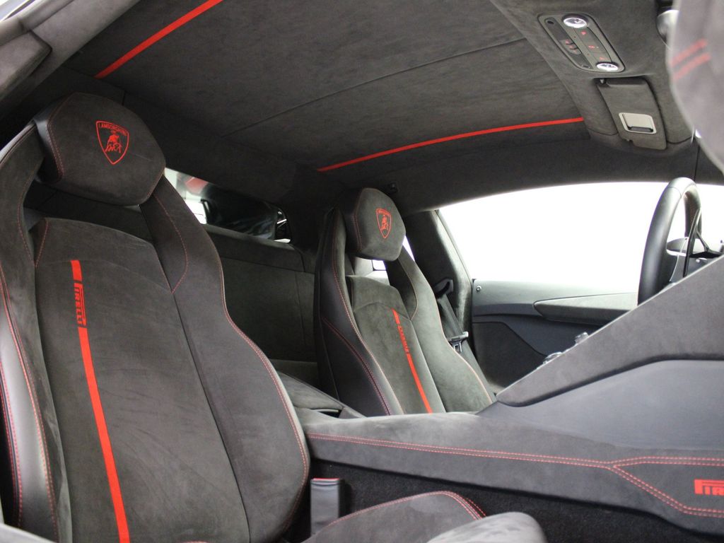 Lamborghini Aventador 2016