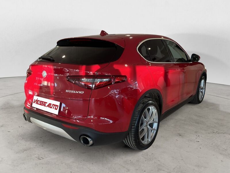 Alfa Romeo Stelvio 2017