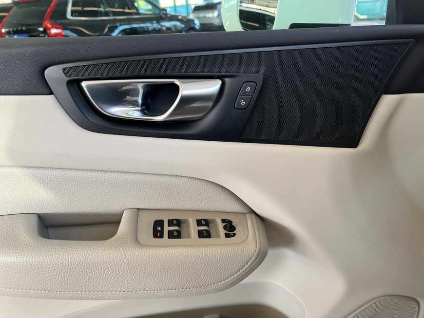 Volvo XC60 2022