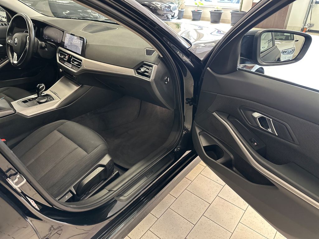 BMW 318 2022