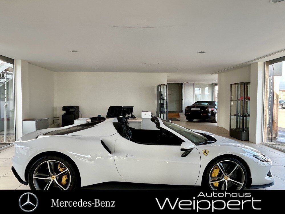 Ferrari 296 GTS 2025