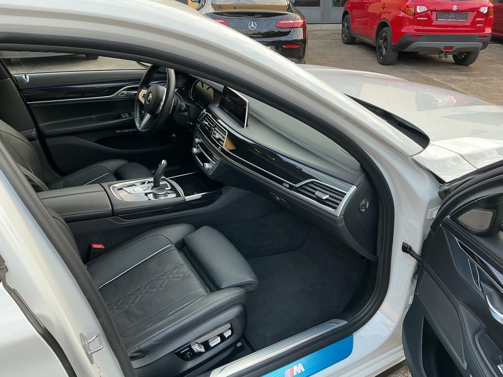 BMW 750 2018