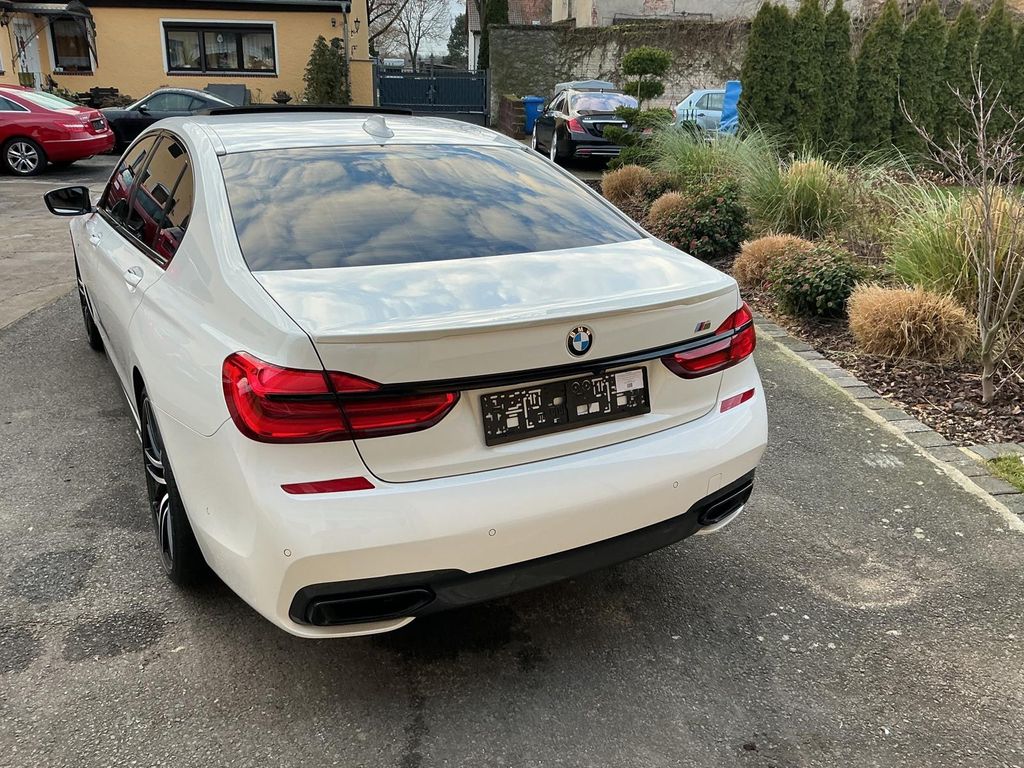 BMW 750 2018