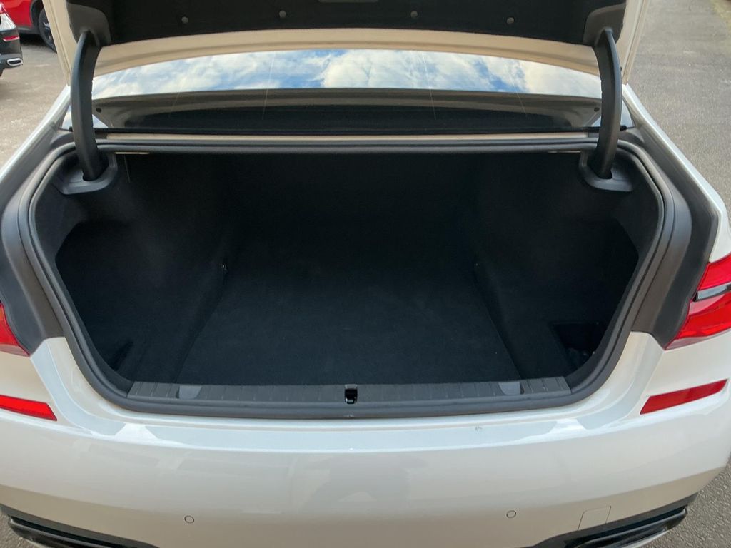 BMW 750 2018