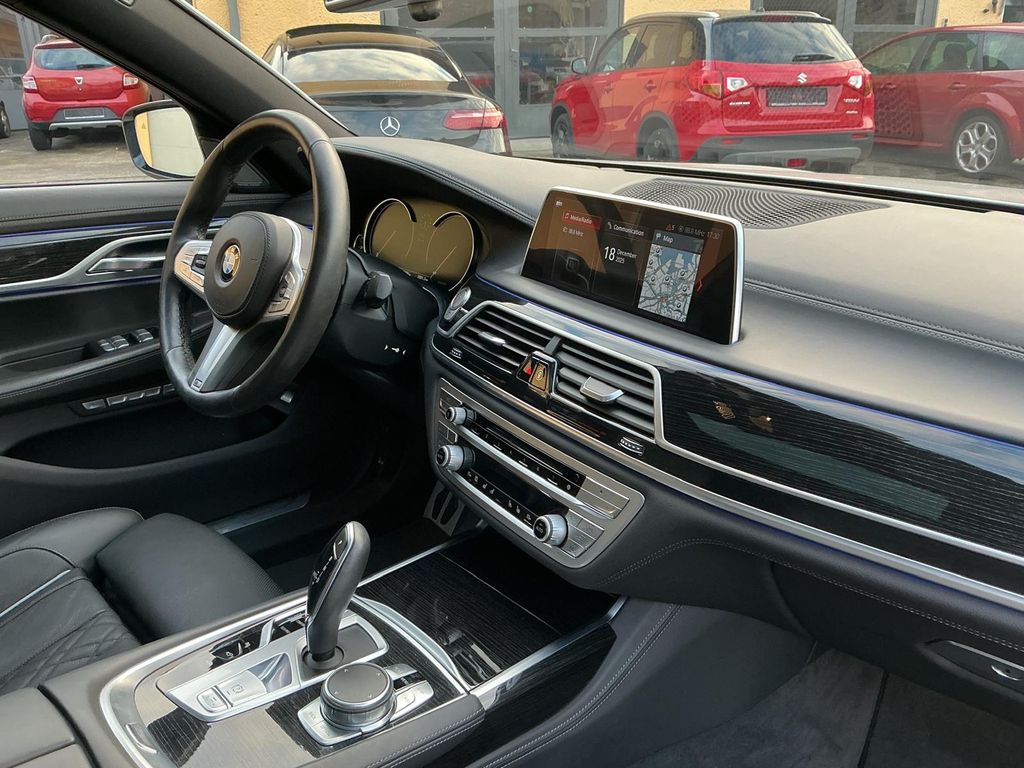 BMW 750 2018