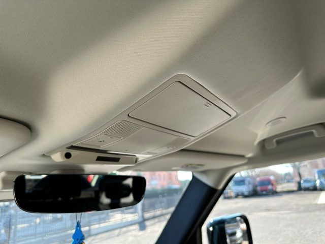 Land Rover Defender 2021