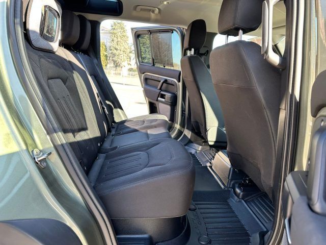 Land Rover Defender 2021