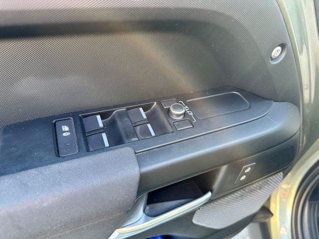 Land Rover Defender 2021