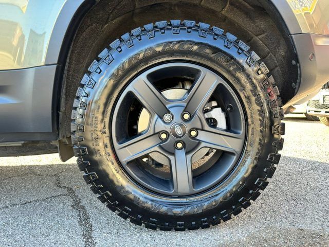 Land Rover Defender 2021