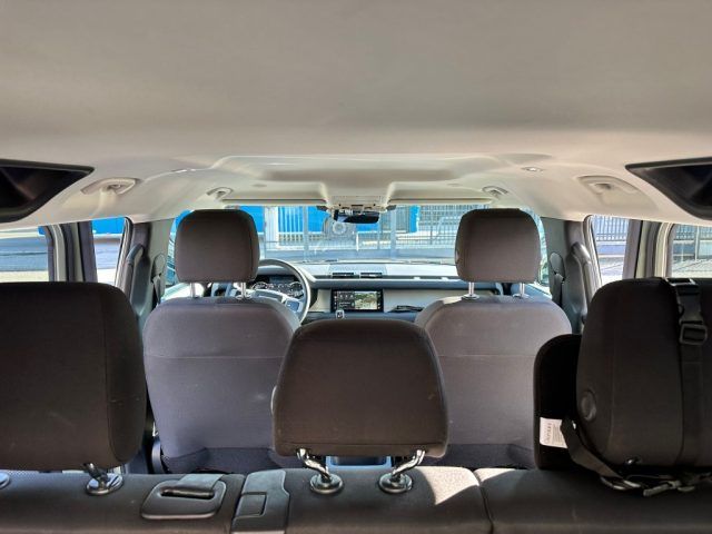 Land Rover Defender 2021