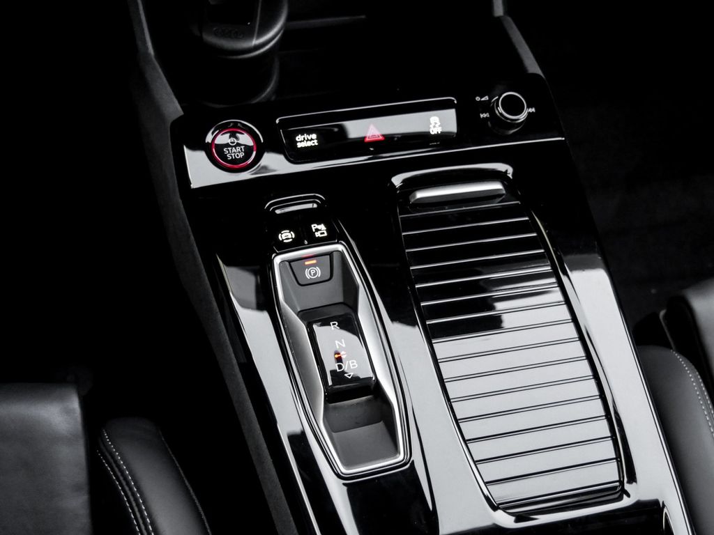 Audi SQ6 e-tron 2024