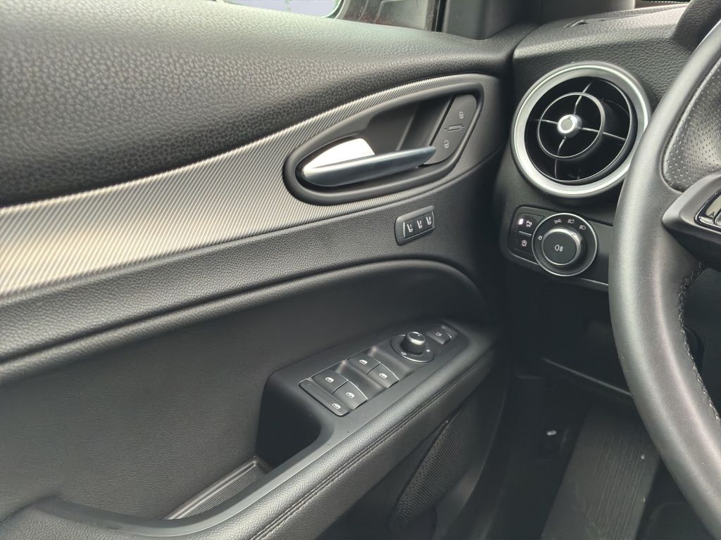 Alfa Romeo Stelvio 2023