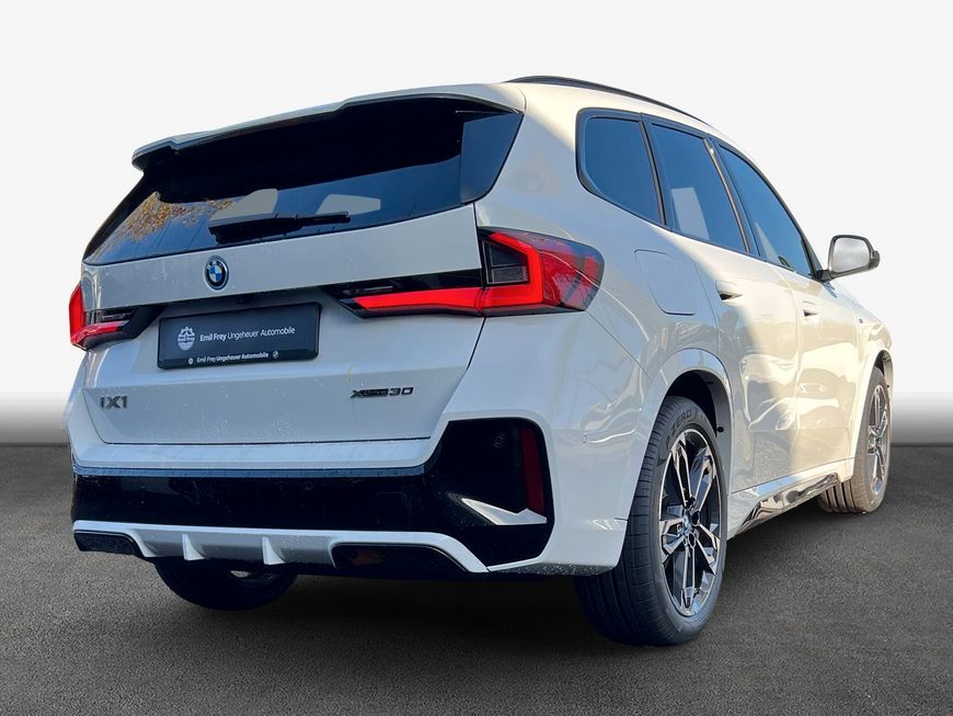 BMW iX1
