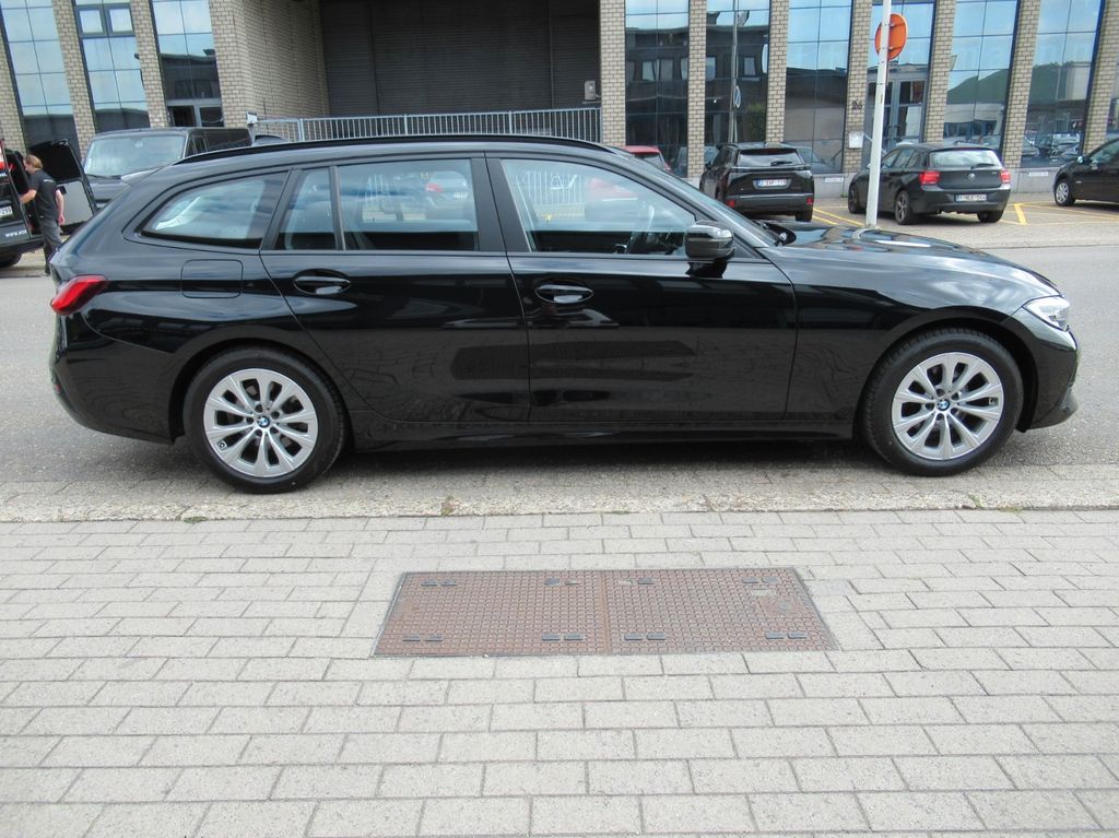 BMW 318 2021