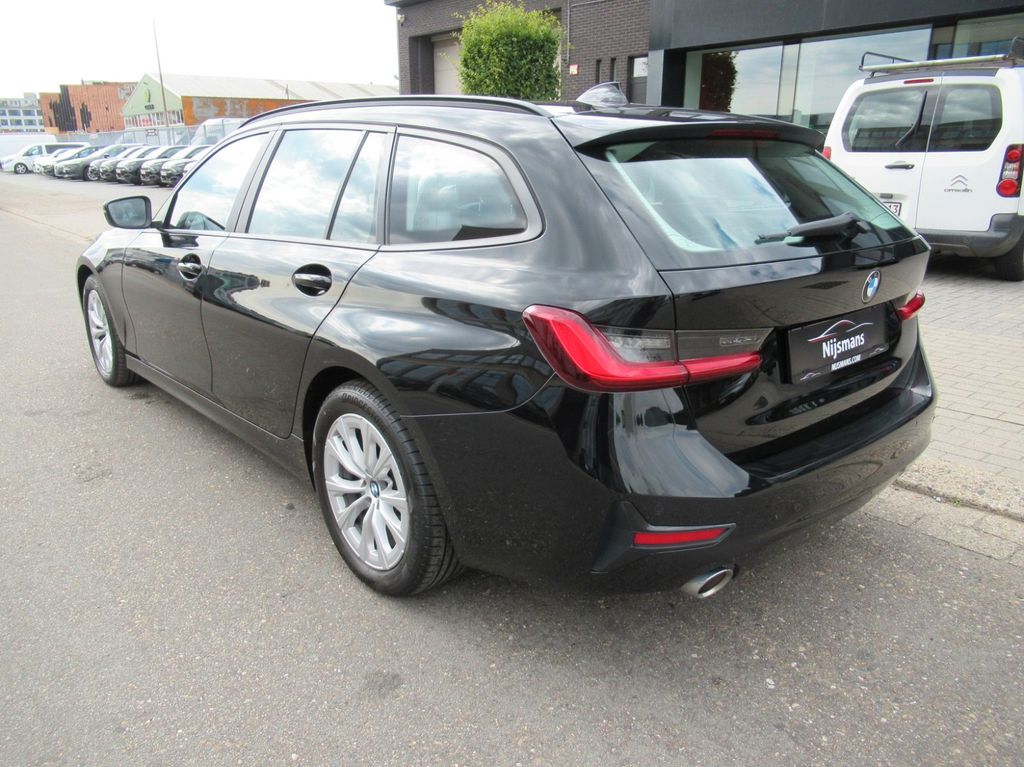 BMW 318 2021