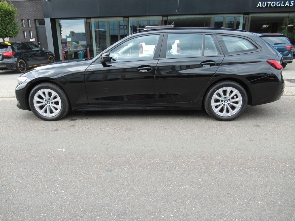 BMW 318 2021