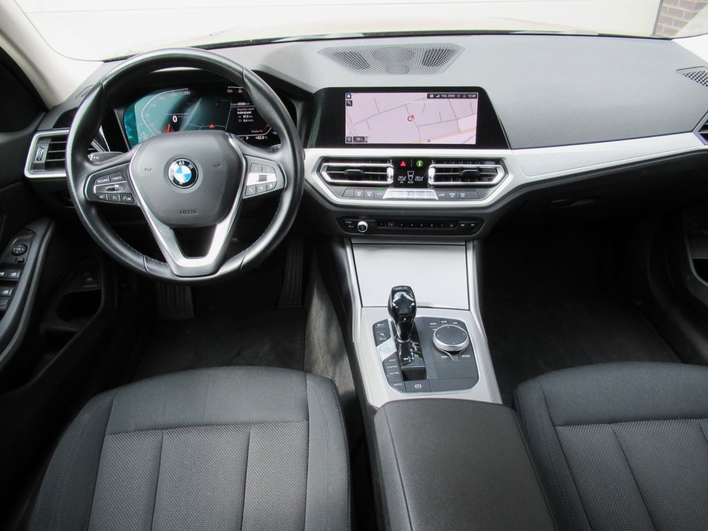 BMW 318 2021