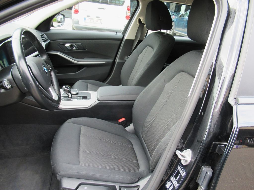 BMW 318 2021