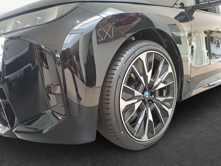 BMW iX