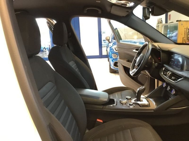 Alfa Romeo Stelvio 2023