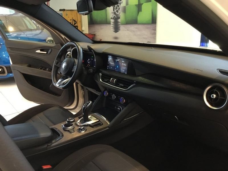 Alfa Romeo Stelvio 2023