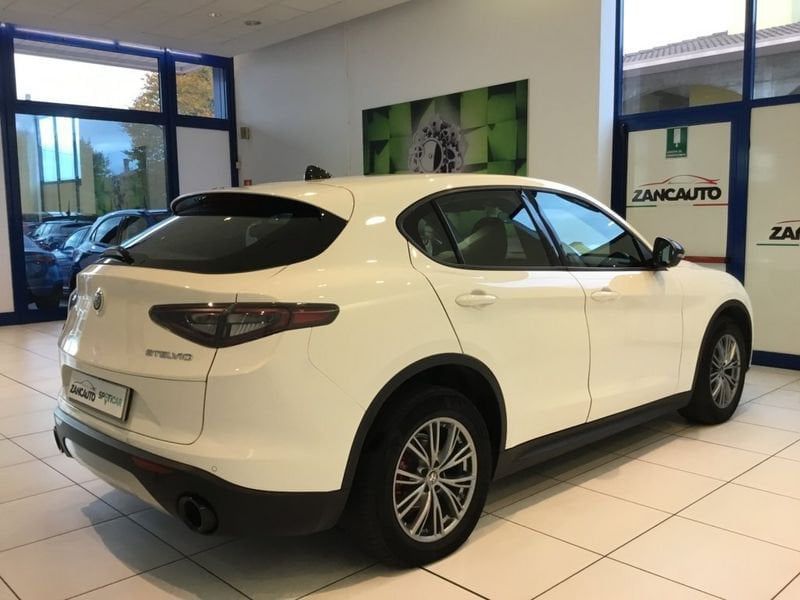 Alfa Romeo Stelvio 2023