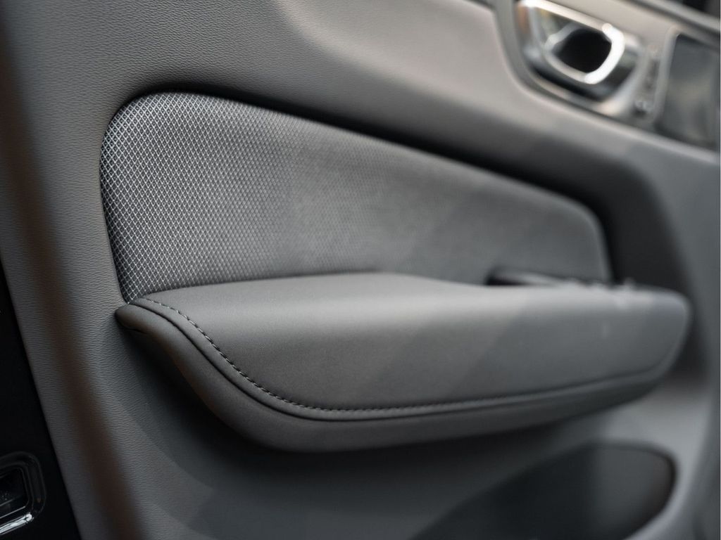 Volvo XC60 2025