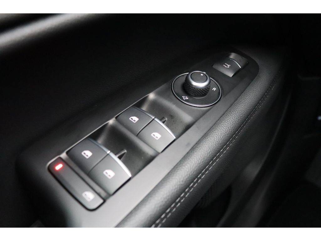 Alfa Romeo Stelvio 2025