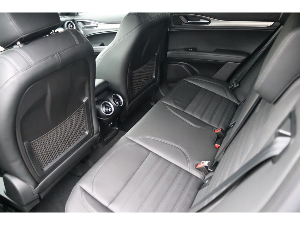 Alfa Romeo Stelvio 2025