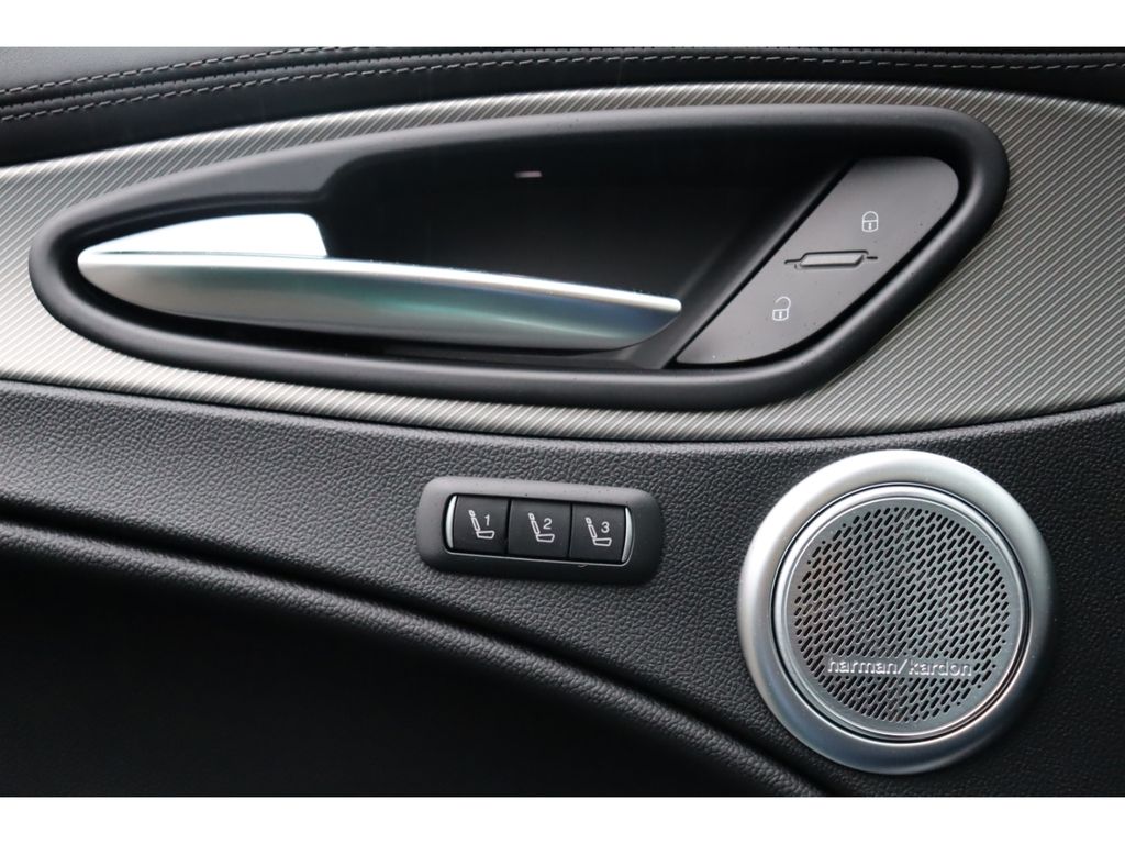 Alfa Romeo Stelvio 2025