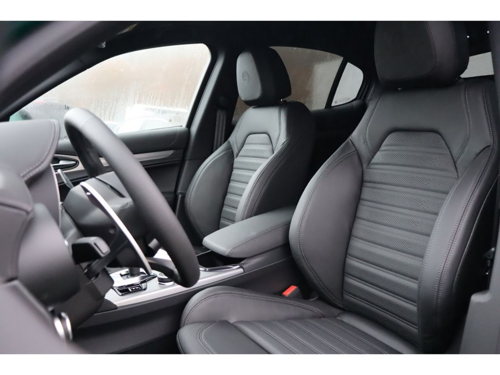 Alfa Romeo Stelvio 2025