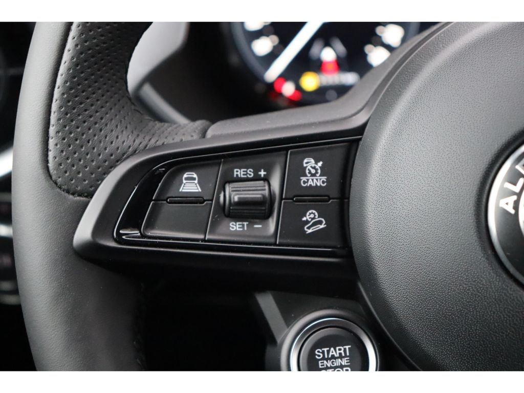 Alfa Romeo Stelvio 2025