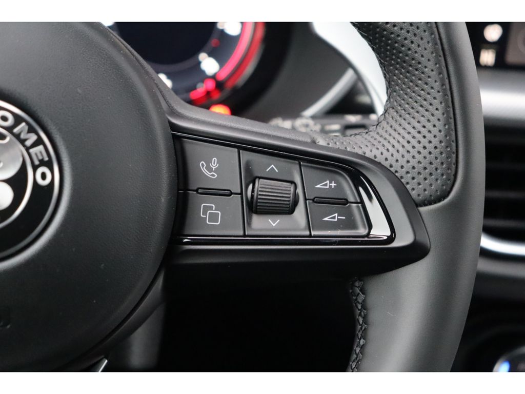 Alfa Romeo Stelvio 2025