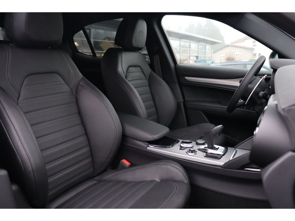 Alfa Romeo Stelvio 2025