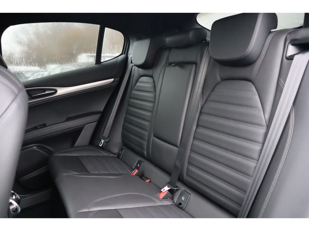 Alfa Romeo Stelvio 2025