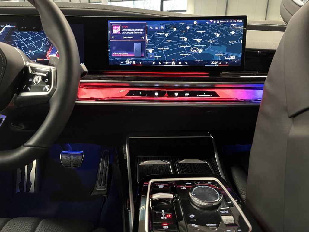 BMW 750 2024