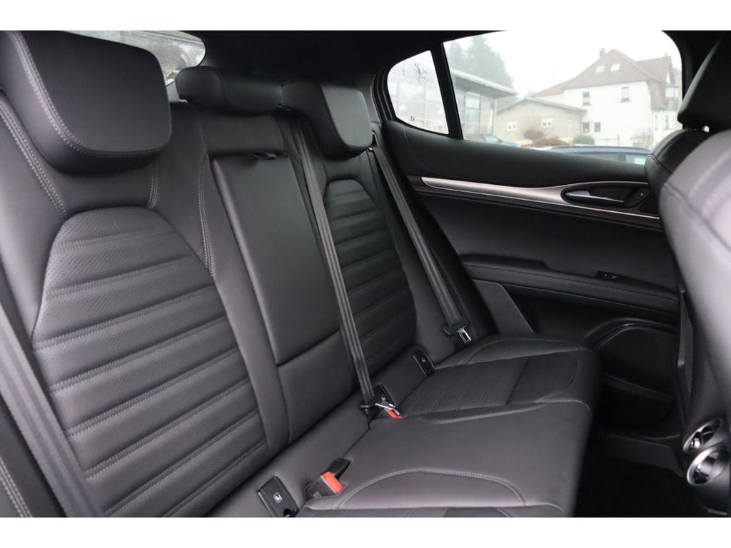 Alfa Romeo Stelvio 2025