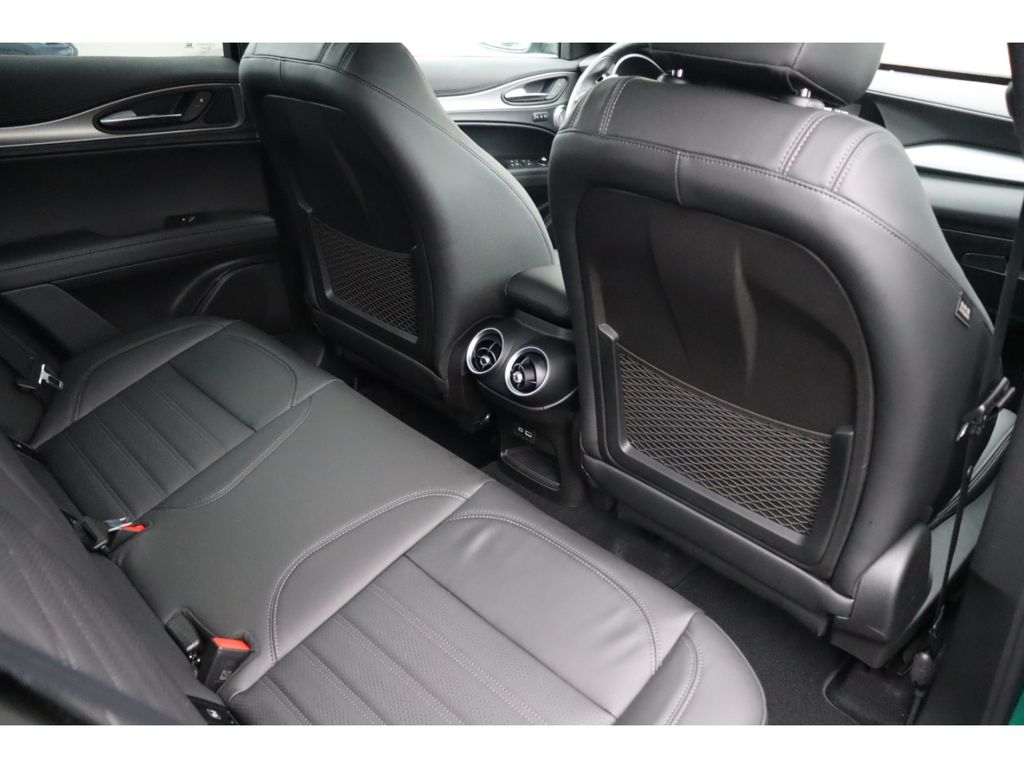 Alfa Romeo Stelvio 2025