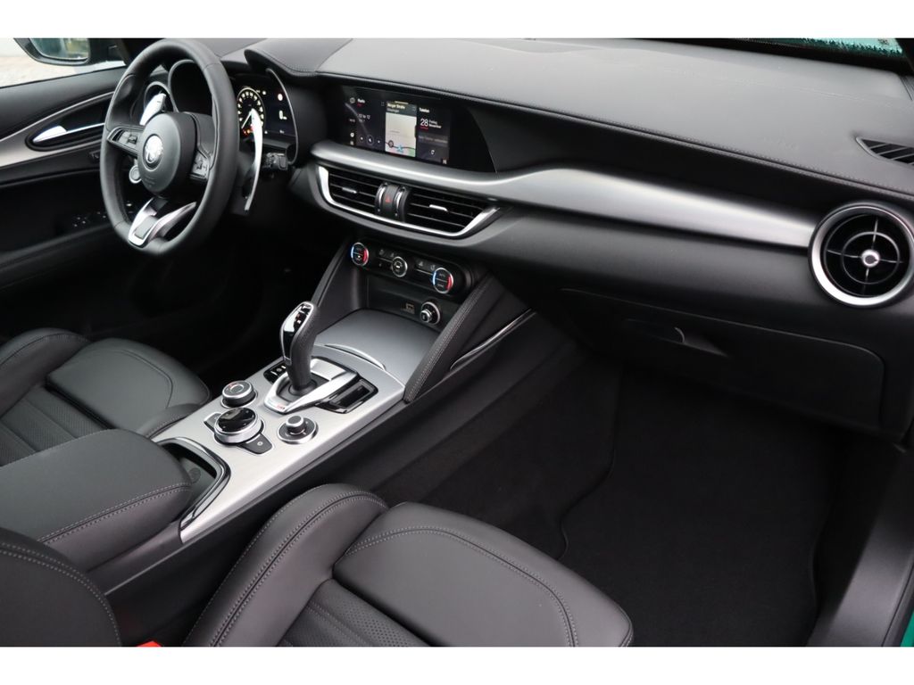 Alfa Romeo Stelvio 2025