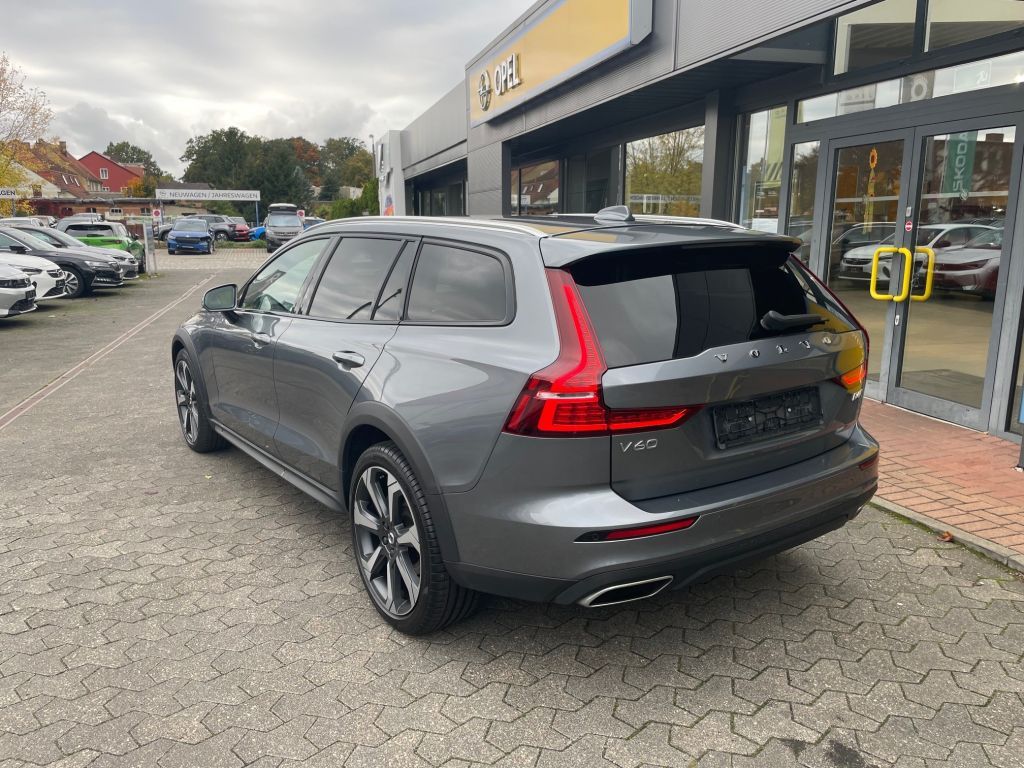 Volvo V60 Cross Country 2021