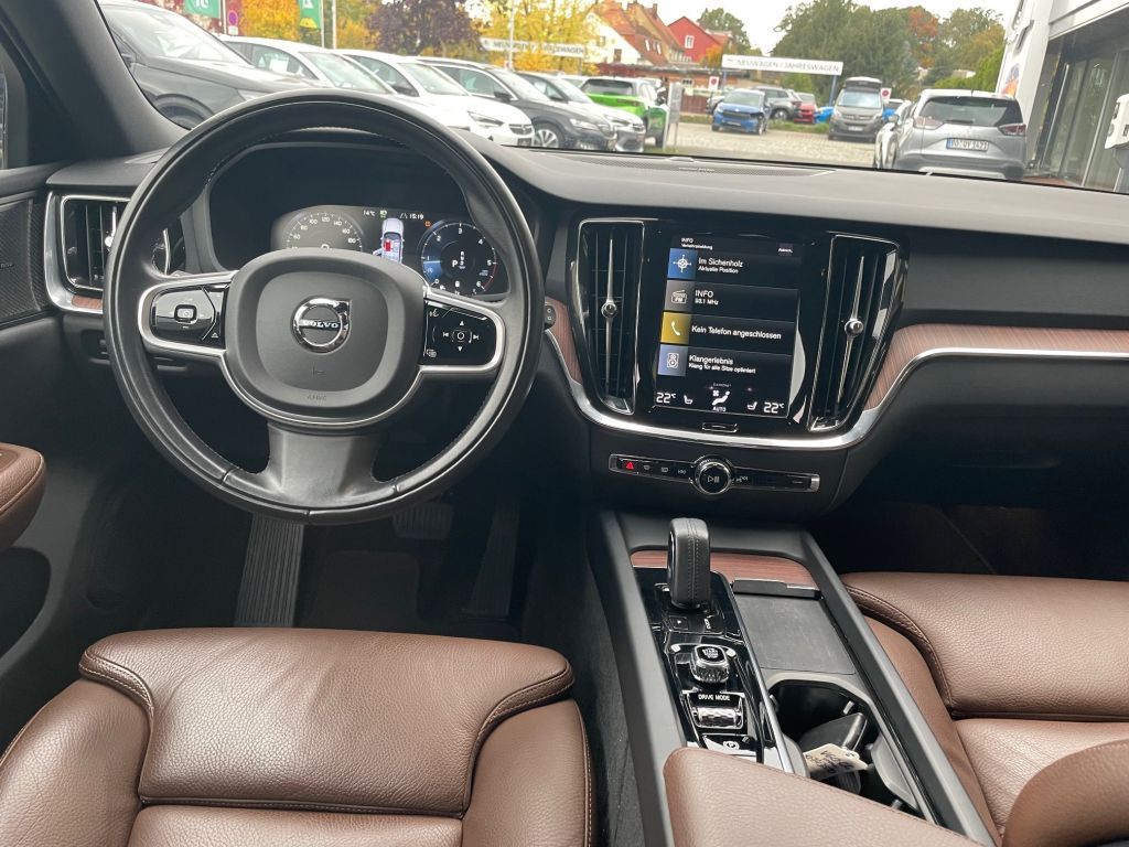 Volvo V60 Cross Country 2021